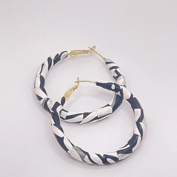 Black and White Striped Leather Winding Round Geometric Female Earrings - Picture 2 of 3